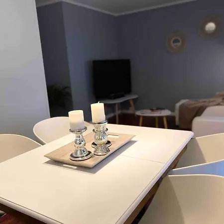 Charming 2-bed In Apartment *
