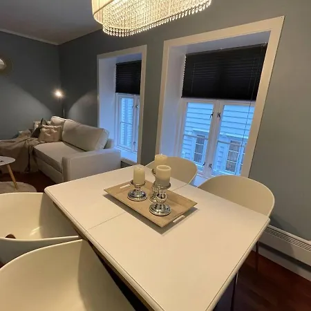 Charming 2-bed In Apartment *