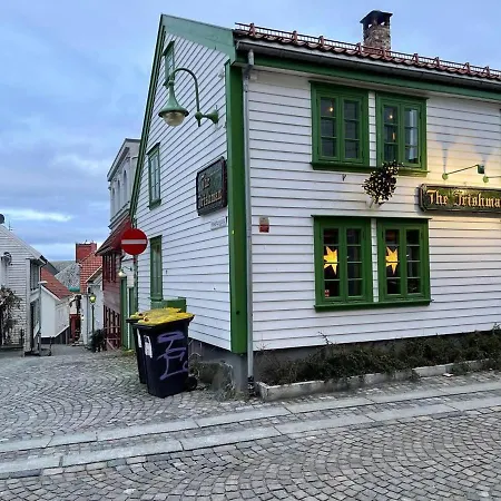 Apartment Charming 2-bed In *