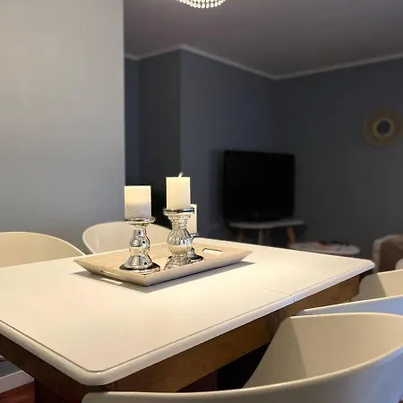 Charming 2-bed In Apartment *